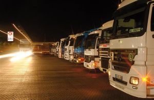 Bis nachts um 2 Uhr müssen alle Lkw im Zentralhub abgefertigt sein, damit auch der Hamburger noch am Morgen seine Ware in der Stadt verteilen kann.