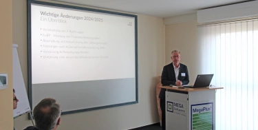 Reinhard Herrmann präsentiert am Anwenderseminar 2025